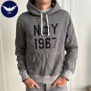 Ralph Lauren hoodie - En riktigt snygg Ralph Lauren hoodie | inga defekter | modellen är 184 cm och väger 70 kg