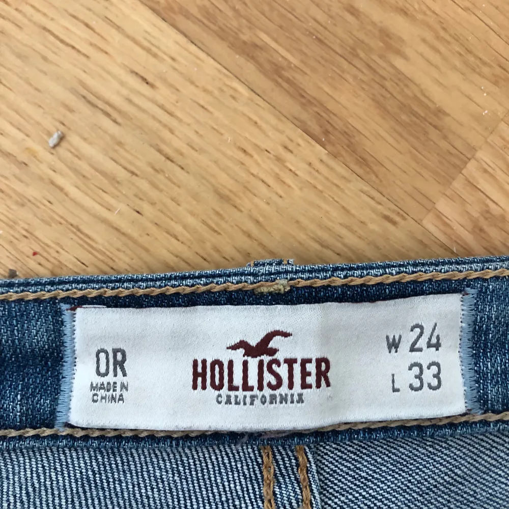 Säljer nu mina älskade lågmidjade hollister jeans då dom är för små för mig. 💞🙏. Jeans & Byxor.