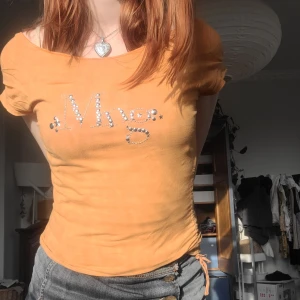 Orange bedazzled y2k top - Superfin someig top från mango