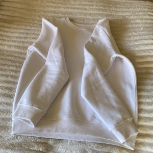 Sweatshirt  - Helt ny sweatshirt som inte kommer till användning 