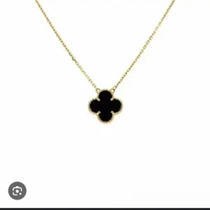 Guldpläterat halsband - FRAKT INGÅR!!  Säljer detta superfina van cleef liknande halsbandet som är guldpläterat. Har använt ett par gånger men inte längre. Den har inte rostat alls☺️🫶🏼