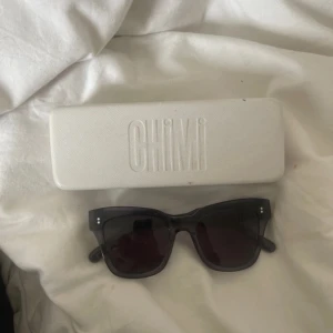 Chimi 005 - Intressekoll på mina chimis i modellen 005 och färgen Ginger. De är i fint skick. Kom privat vid frågor💕 boxen tillkommer 