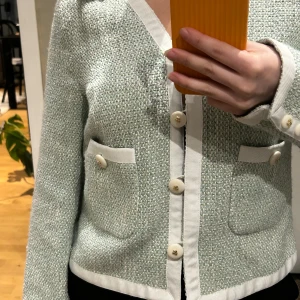 Kofta/kavaj MORRIS - Säljer denna pastellgröna drömmen från Morris. Kommer tyvärr inte till användning så som jag hoppades. Nyskick! 