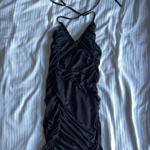 Fest klänning  - Festklänning tajt och sexig med söt urringning❣️😘 xs-s