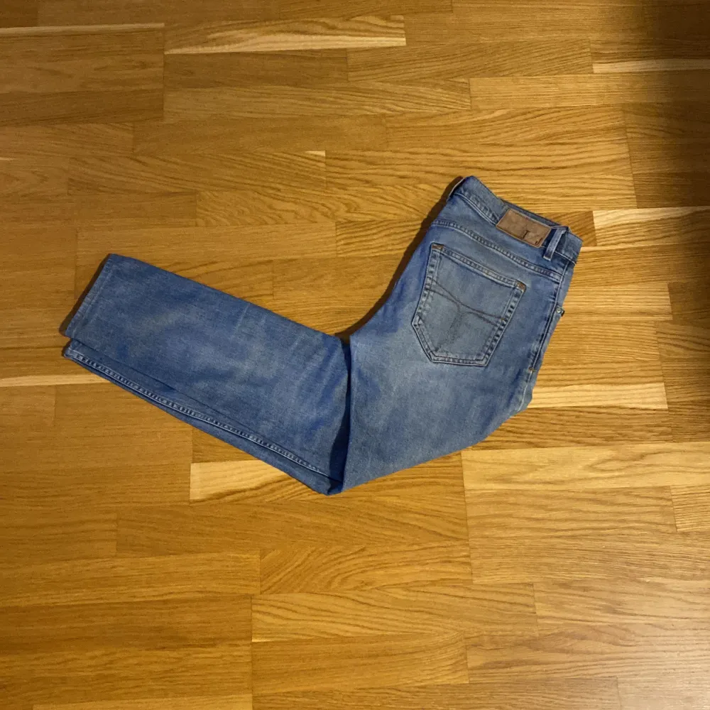 Säljer Tiger of Sweden slim fit jeans i modellen ”Evolve”, storlek 31/34. 9/10 skick inga defekter. Nypris: 1700kr, Vårt pris: 349kr. Jeans & Byxor.