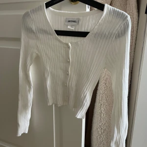 Topp från Monki💞 - Jättefin topp från Monki i strl XS, använd fåtal gånger så är som i nyskick💞