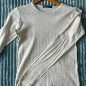 Brandy tröja - Använt men väldigt fint skick! Köparen betalar för frakten och katt finns i hem 🏡 