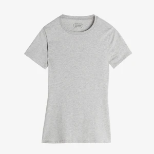 Intimissimi t-shirt - Jätte fin tshirt ifrån intimissimi. Ångrade mig när jag köpte den så den är använd ca 1 gång då jag bara testade den. Den är i strl S men passar också som en XS (stretchigt material). Kontakta mig vid frågor eller för fler bilder!❣️