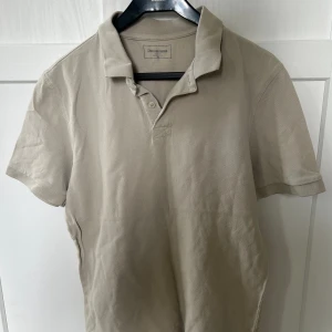 Piké - Beige piké i gott skick. Alla priser är diskuterbara. Tveka inte på att skriva vid funderingar🤩