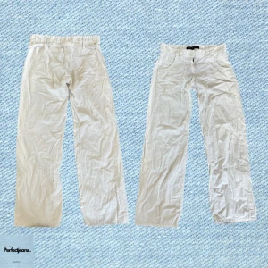 Lågmidjade linnebyxor  - Midjemått( rätt över): 40cm Lårmått(rätt över ): 26cm  Inerbenslängd: 79cm    Köp gärna via ”KÖP NU” Modellen är 170 cm, inga defekter 💕