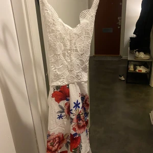 Playsuit  - Playsuit med snörning i ryggen