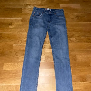 Oanvända Levis jeans 512 - Skick 10/10 o använda Levis 512