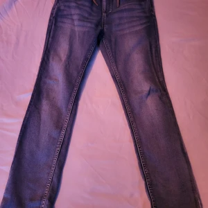 Fina jeans från Name-it - Jeans i fint skick. Kommer från djur och rökfritt hem. 