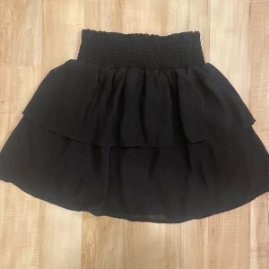 Volangkjol Only - Säljer denna fina Volangkjol ifrån only. Nypris 279 och slutsåld på Zalando! Perfekt till sommaren