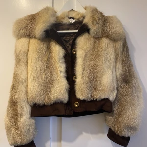 Pälsjacka  - Jättefin pälsjacka, köpt secondhand.  Kort i modellen, Str XS/S 