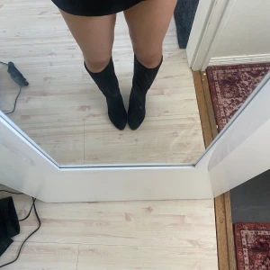 Boots från shein  - Säljer ett par favoriter hos mig. Dom är så otroligt sköna att gå i och dom är i storlek 36❤️
