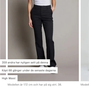 svarta kostymbyxor  - säljer ett par svarta kostymbyxor som är supersnygga. de är köpta för 500 kr och inte defekter 