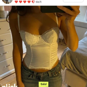𝓢ö𝓴𝓮𝓻 vit korsett 💋 - Söker samma eller liknande korsetttopp som på bilden💋 lånade bilder av @juliastorfeldt på plick 💋