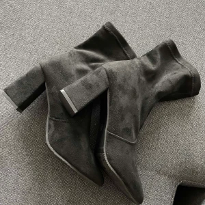 Boots från shein  - Helt oanvända boots med klack,köpte fel storlek.
