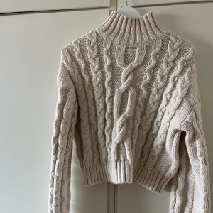 Stickad - Jätte fin stickad tröja knappt använd