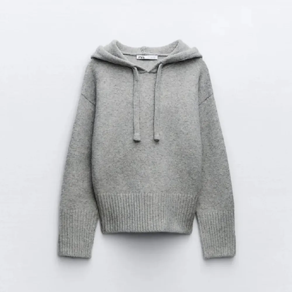 supersnygg,stickad hoodie från Zara i storlek S Ordinarie pris 500kr.. Hoodies.