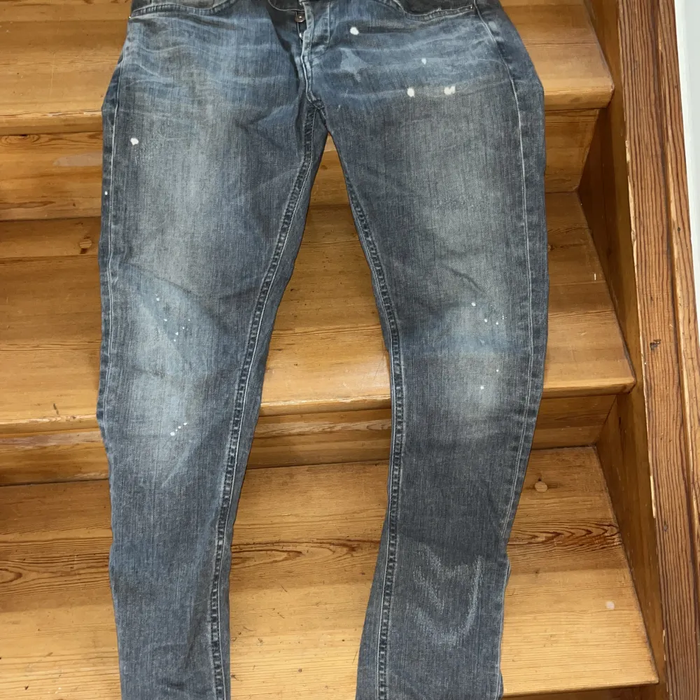Riktigt fina dondup jeans i storlek 31 Modell George  Lätt ljusgråa i färgen. Jeans & Byxor.