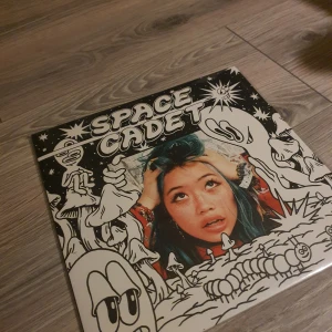 Beabadoobee vinyl - Beabadoobee space cadet vinyl köpte officiellt 