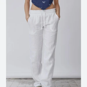 Slutsålda linnebyxor Skagen clothing storlek s - Nypris: 800kr Storlek: S (slåtsålda på hemsidan) Säljer pga fel storlek. Använda 2-3 gånger. 