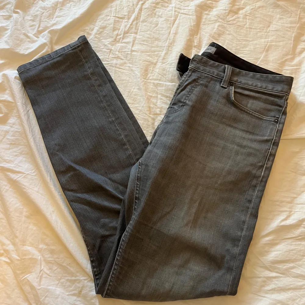 Snygga gråa Filippa K jeans i storlek w32 l34. Jeans & Byxor.