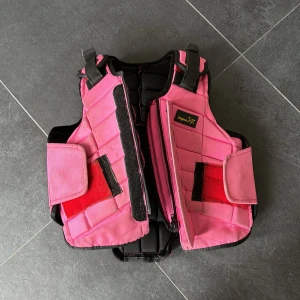 Ridväst  - Använd några gången men är i ett väldigt bra skick 