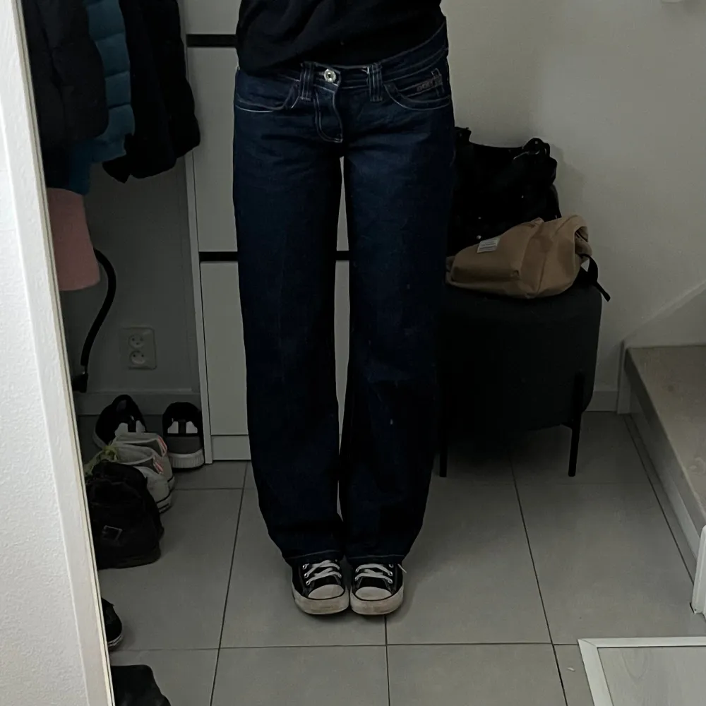 Är i fint skick, oanvända jeans från Urban Outfiters. Jeans & Byxor.