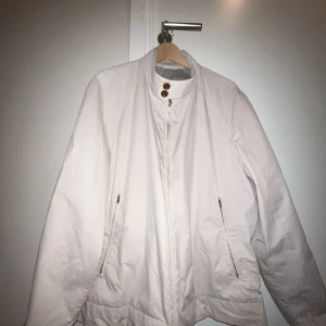 Oscar Jacobson jacka  - En vintage jacka ifrån Oscar Jacobson som är sparsamt använd. Skriv för fler bilder😊