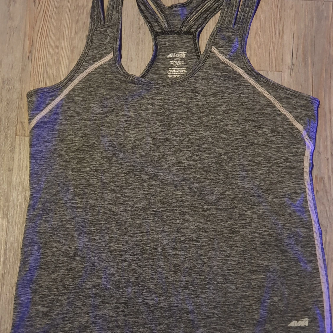 Grå fyrärmade sporttopp 