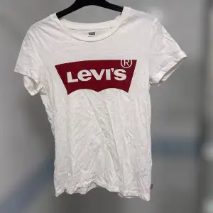 Levi’s T-shirt i storlek XS