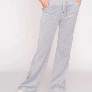 Juicy couture  - Säljer mina juicy då de inte kommer till nån användning finns inga defekter på utan ser helt nya ut