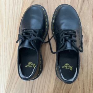 Dr. Martens -  Nya och oanvända Dr. Martens, säljs eftersom de inte kommer till användning!!🫶🏼 De är storlek 37 och passar perfekt💖Du betalar frakt!! 