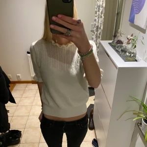 Stickad t-shirt - Jättefin stickad tshirt med cool krage💗