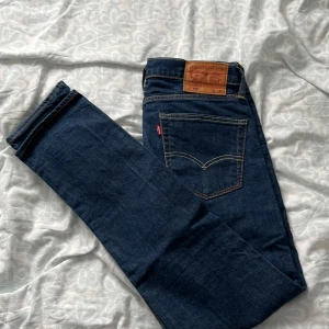 Jeans levi’s - Ny skick! Skriv för frågor eller funderingar. Kan gå ner i pris!