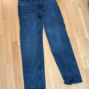 H&M jeams - Använd typ 4-3 gånger storlek 46 w29. Köpt för 400 pris kan diskuteras. Köpare står för frakten. 