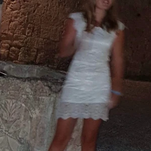 Spetsklänning - Vit fin Spetsklänning