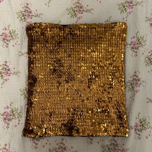 Jättefin festtopp - I bra skick så knappt använd 