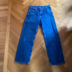 Säljer dessa jeans då dem inte kmr till användning längre