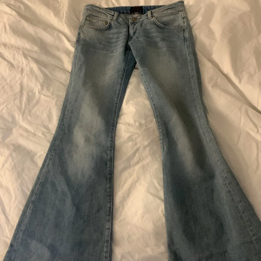 lågmidjade blootcut/flare jeans från crocker w27, l32🎀 . Jeans & Byxor.