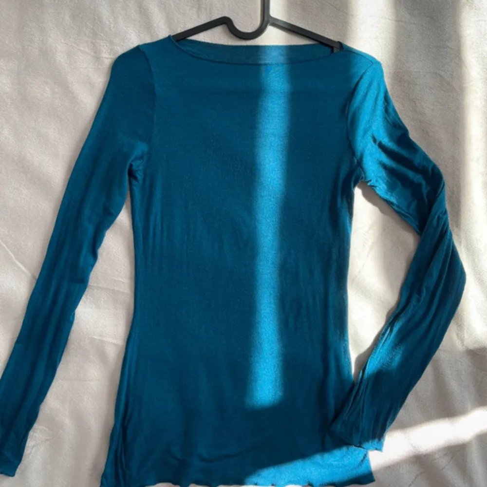LÅNAD BILD))Intimissimi tröja i blågrön färg💙💚 Kashmir Säljs ej längre‼️ Buda i kmt eller privat. Toppar.
