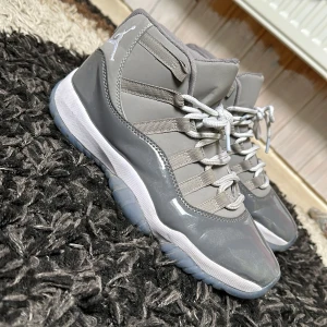 Jorden 11 cool grej  - Säljer mina Jordan 11 skor som jag använt ett fåtal gånger. Bra skick