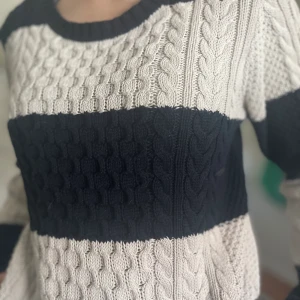 Randig stickad tröja  - Inga defekter skriv för mer detaljer ❤️köp nu