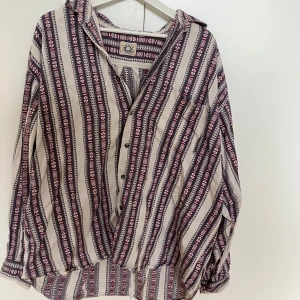 70-tals skjorta  - Oversized, vintage  Fick den av min Mamma från 70 talet. Användes mest då, väldigt bekväm och lätt. 