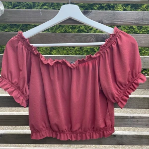 Volangtopp - Kortärmad volangtopp från Gina Tricot, storlek M