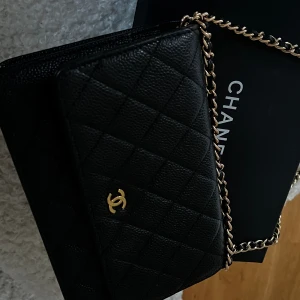 Väska  - Säljer min Chanel väska. Köpt på Plick så har inget kvitto ❤️ Supersöt & jättefin kvalité!! 