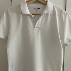 Piké  - Vit piké från Jack & Jones